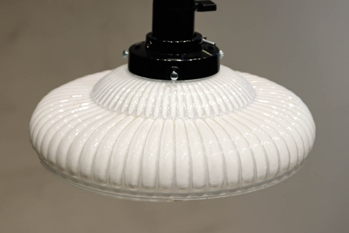 和の趣きあるプレスガラスの電笠　DC8899