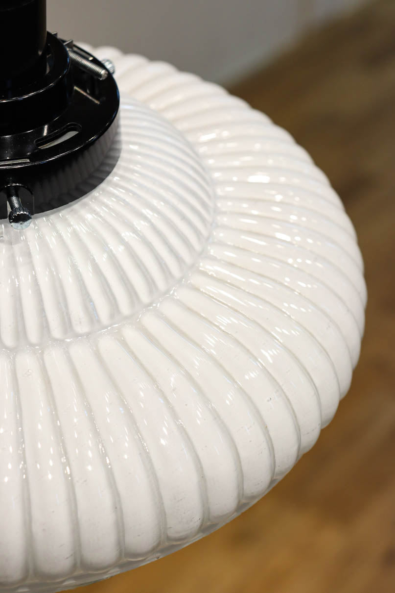 和の趣きあるプレスガラスの電笠　DC8899