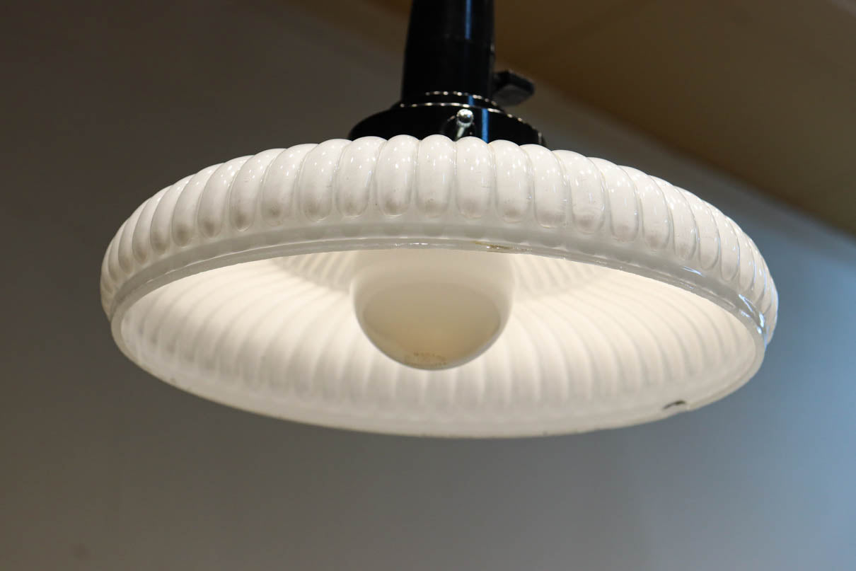 和の趣きあるプレスガラスの電笠　DC8899