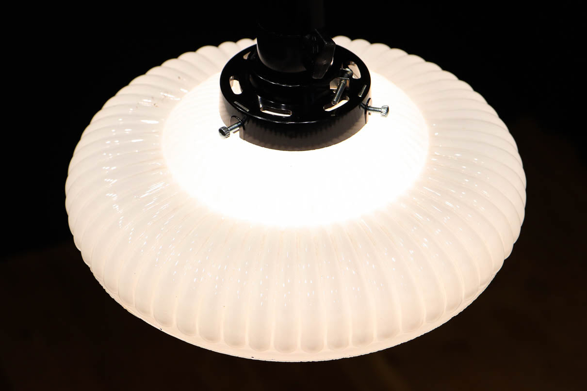 和の趣きあるプレスガラスの電笠　DC8899