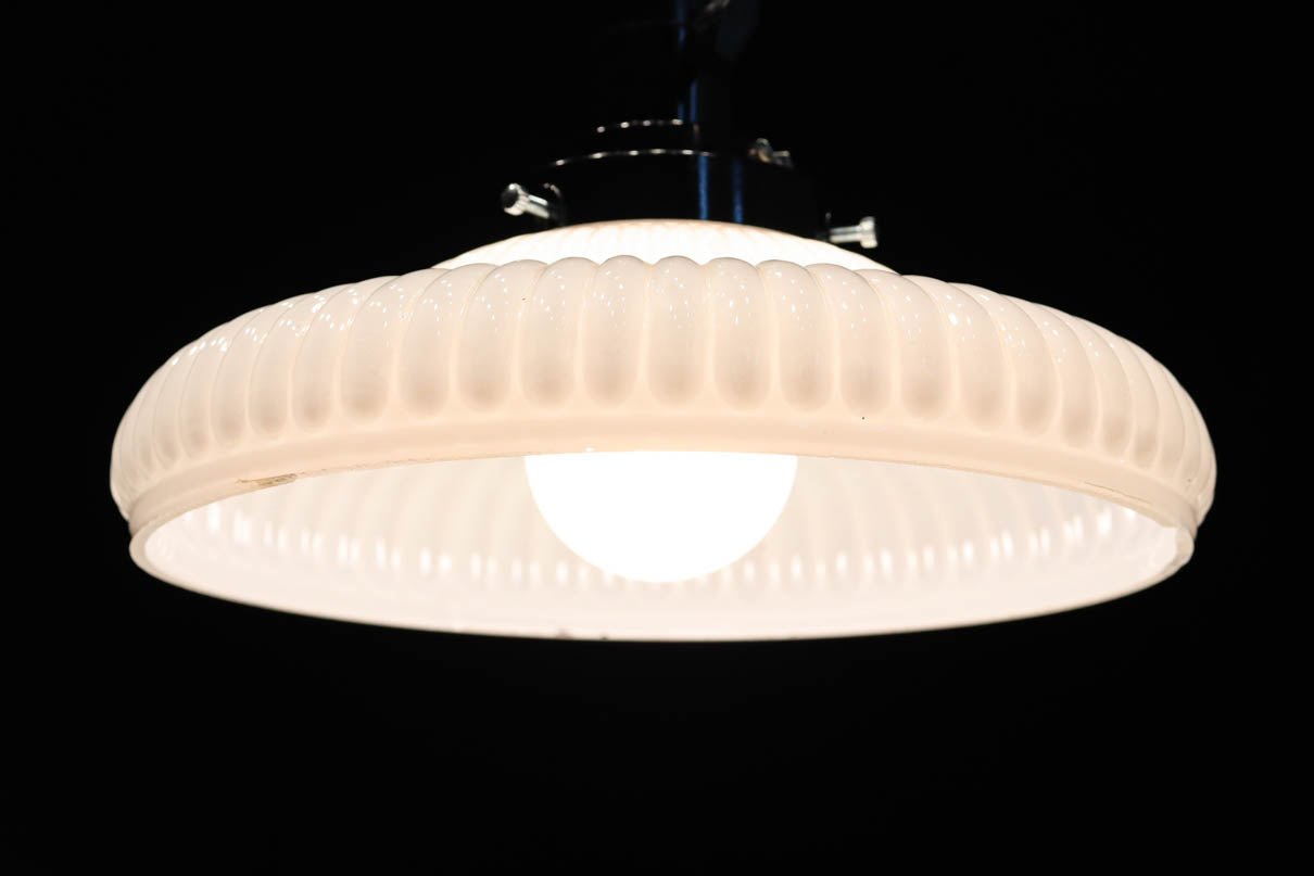 和の趣きあるプレスガラスの電笠　DC8899