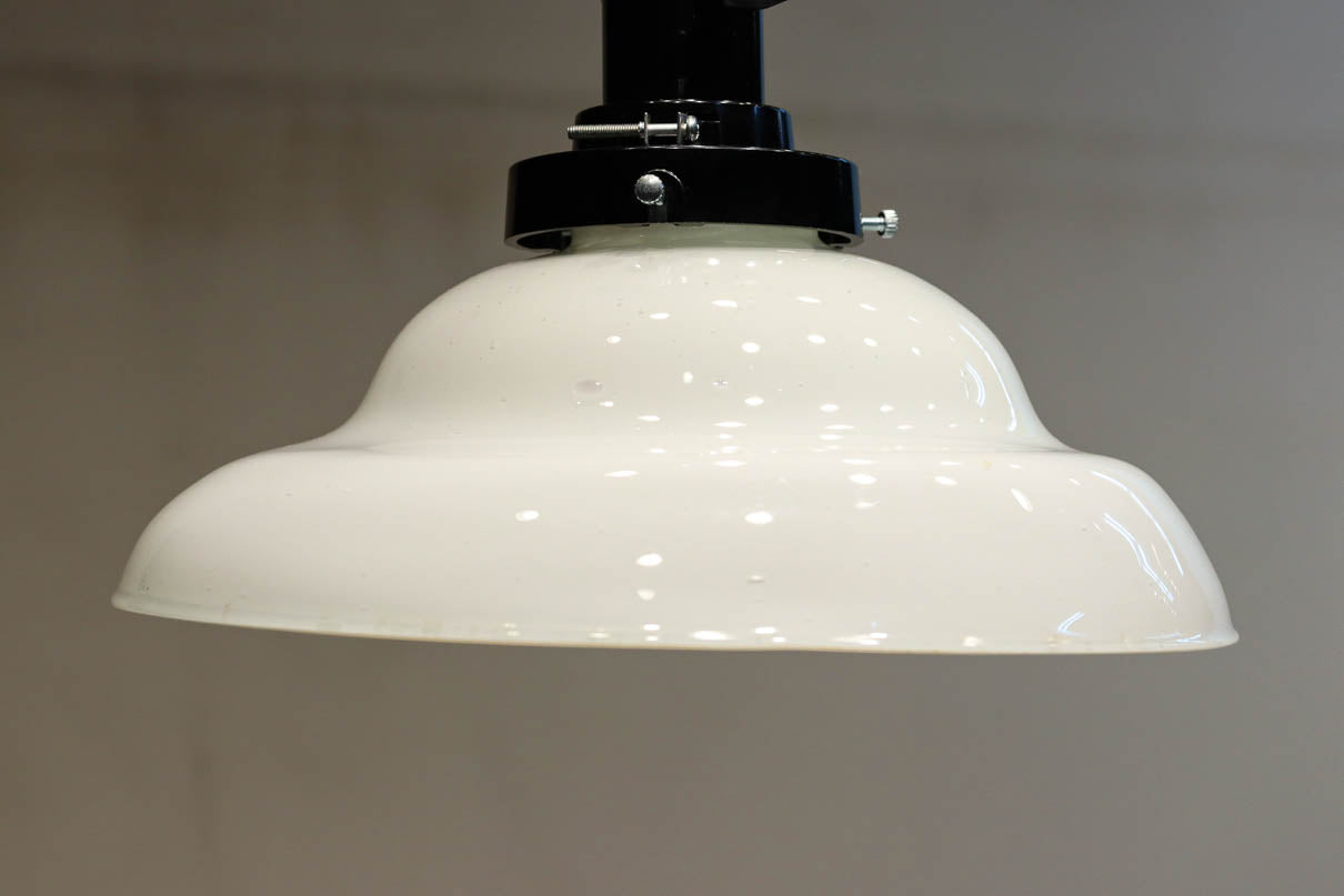 ふんわりと丸みを帯びた愛嬌のある電笠　DC8900