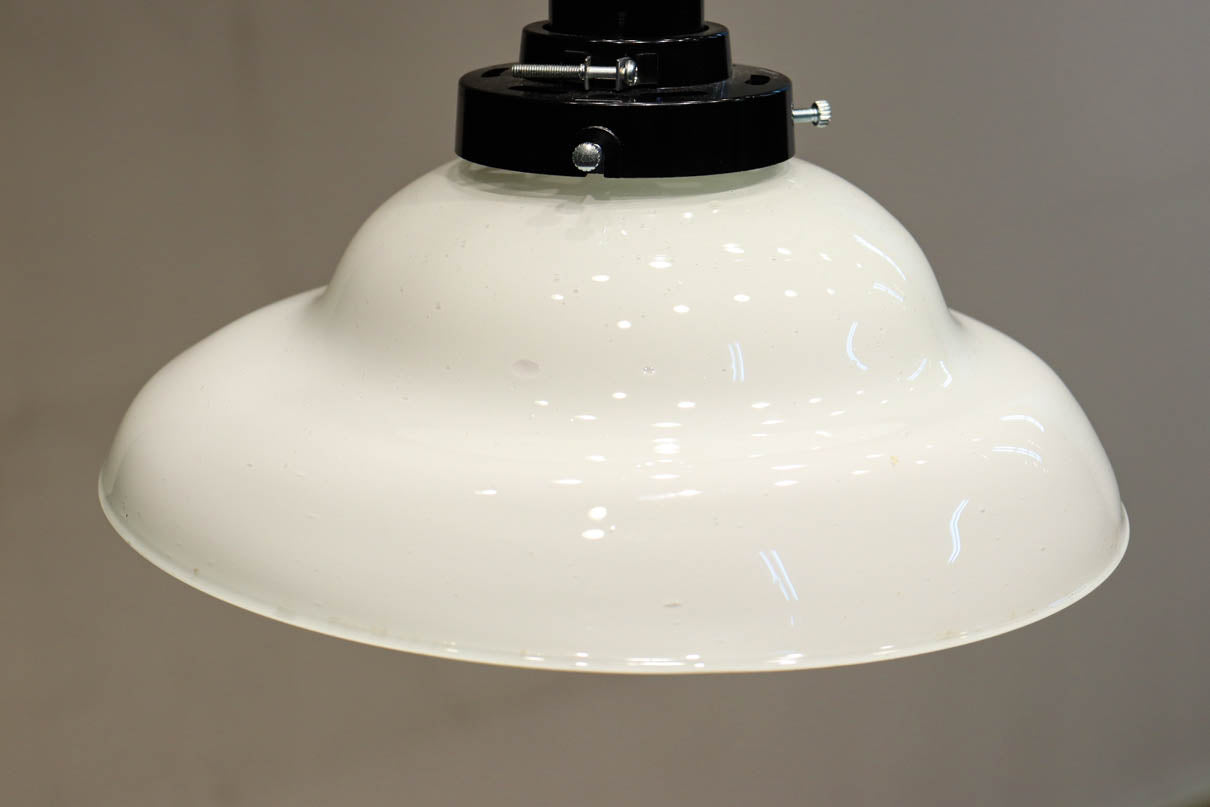 ふんわりと丸みを帯びた愛嬌のある電笠　DC8900