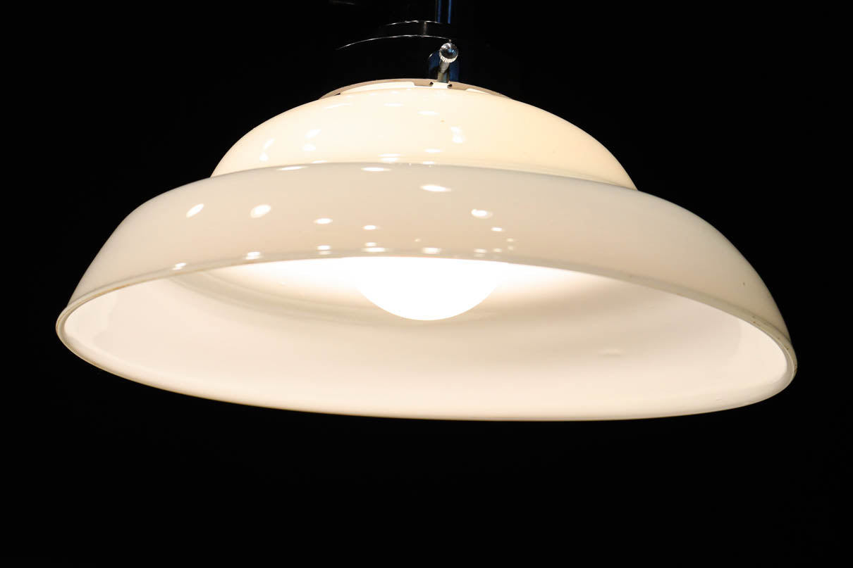 ふんわりと丸みを帯びた愛嬌のある電笠　DC8900