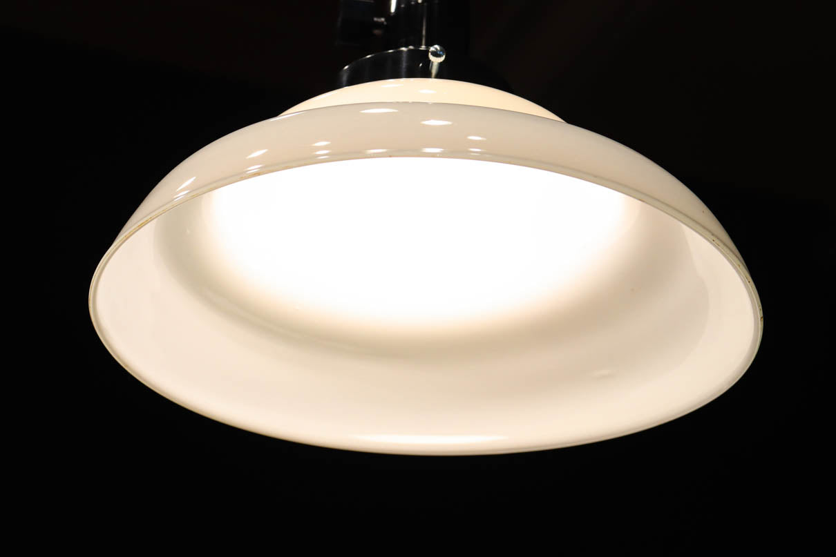 ふんわりと丸みを帯びた愛嬌のある電笠　DC8900