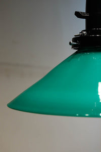 エメラルドグリーンで落ち着きあるレトロな電笠　DC8901