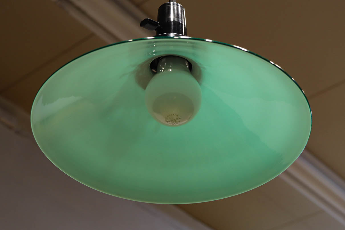 エメラルドグリーンで落ち着きあるレトロな電笠　DC8901