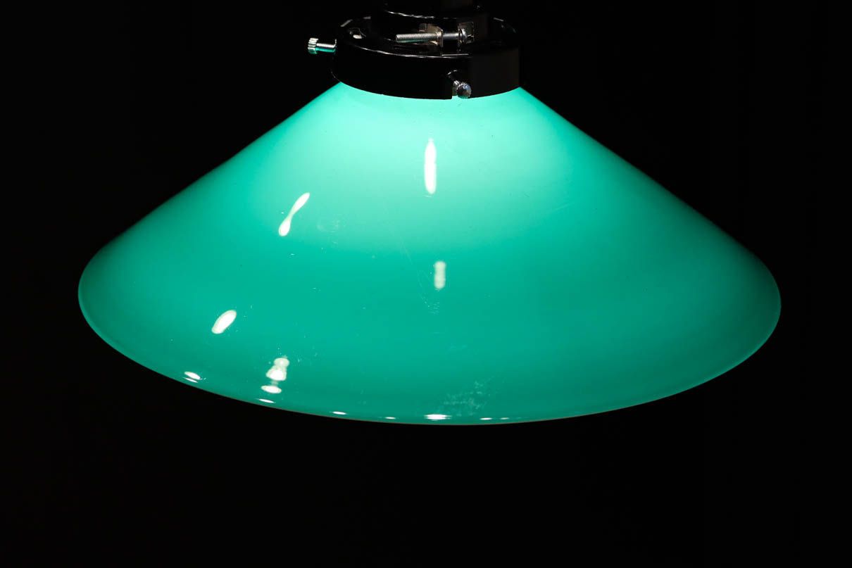 エメラルドグリーンで落ち着きあるレトロな電笠　DC8901