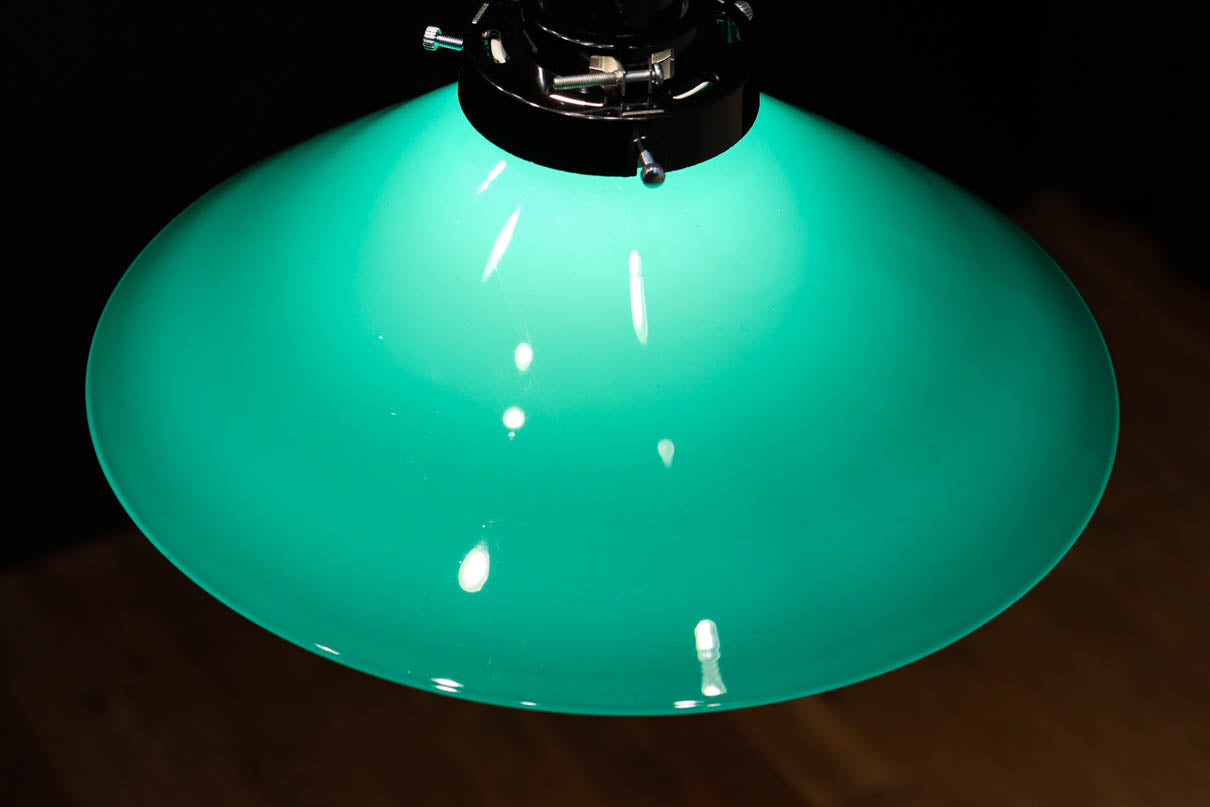 エメラルドグリーンで落ち着きあるレトロな電笠　DC8901
