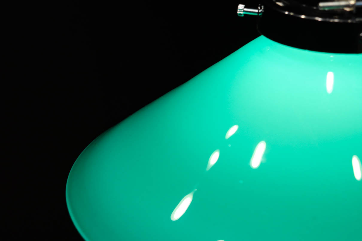 エメラルドグリーンで落ち着きあるレトロな電笠　DC8901