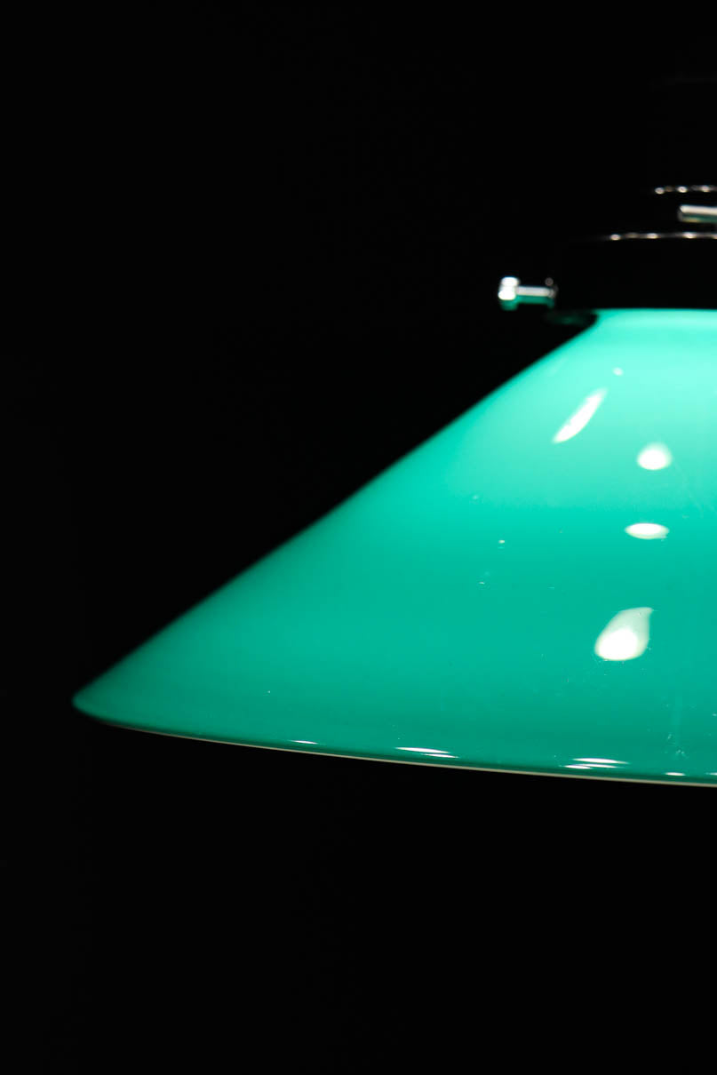 エメラルドグリーンで落ち着きあるレトロな電笠　DC8901