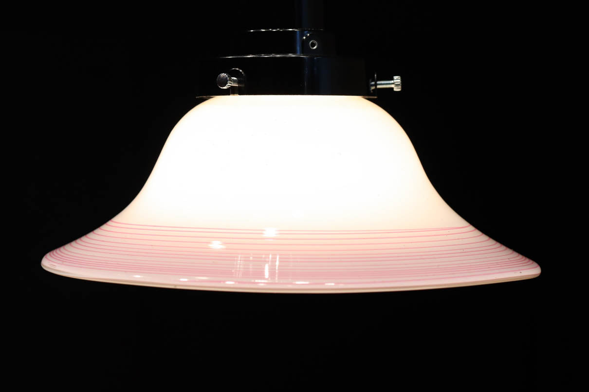 ピンクの縁取りで華やかな面持ちの電笠　DC8902