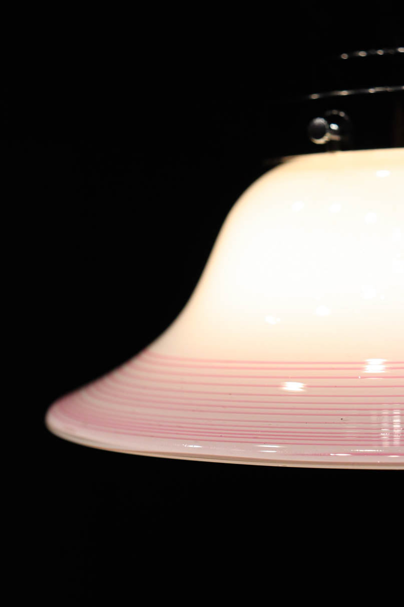 ピンクの縁取りで華やかな面持ちの電笠　DC8902