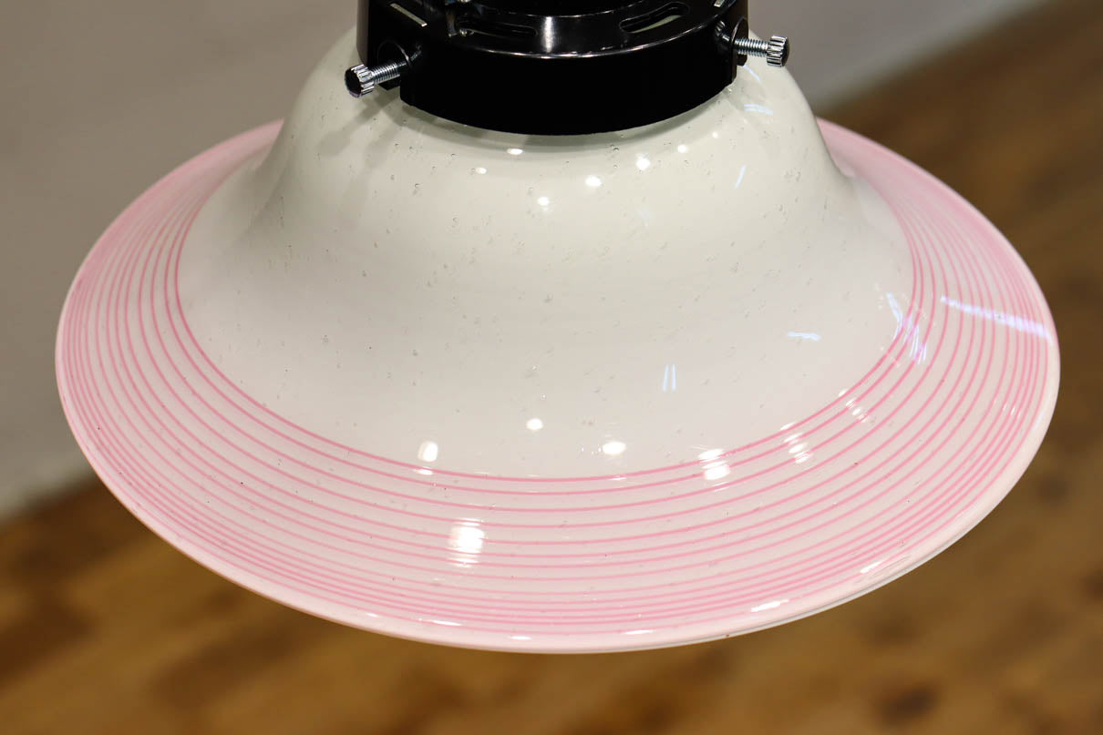 ピンクの縁取りで華やかな面持ちの電笠　DC8902