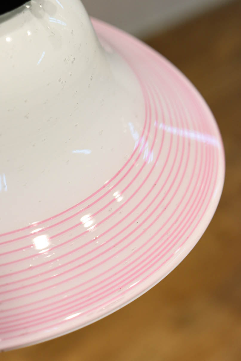 ピンクの縁取りで華やかな面持ちの電笠　DC8902