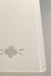 お花の透かし絵が浮かぶ四角いシルエットの電笠　DC8903