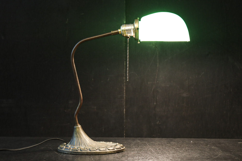 グリーン笠で和モダンな雰囲気ある電気スタンド　DC8906