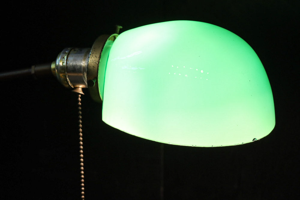 グリーン笠で和モダンな雰囲気ある電気スタンド　DC8906