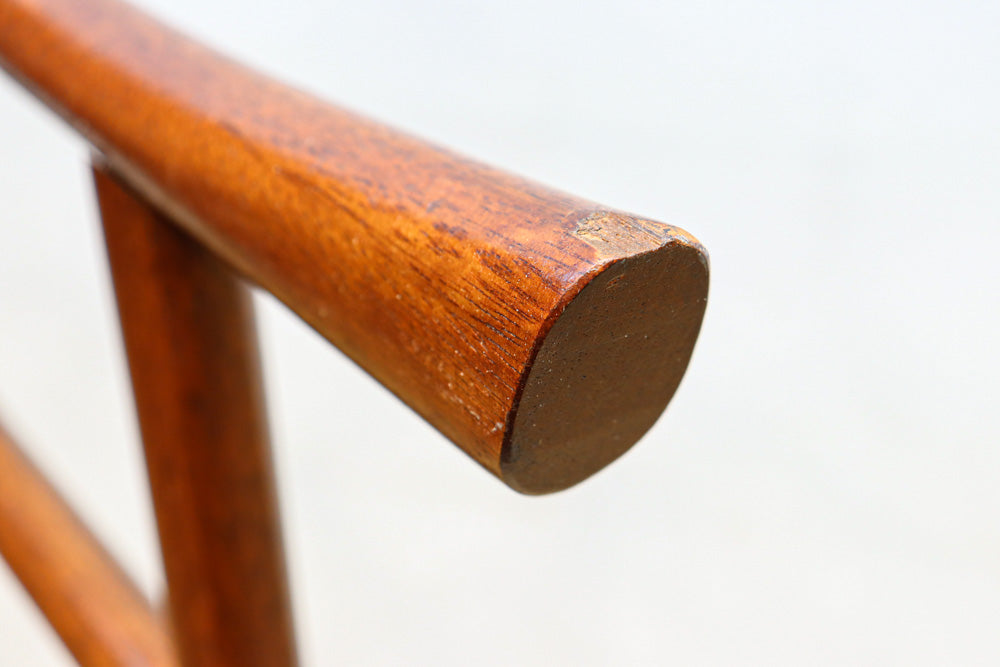 穏やかな色彩で風情溢れるフック付きの衣桁　DC8909