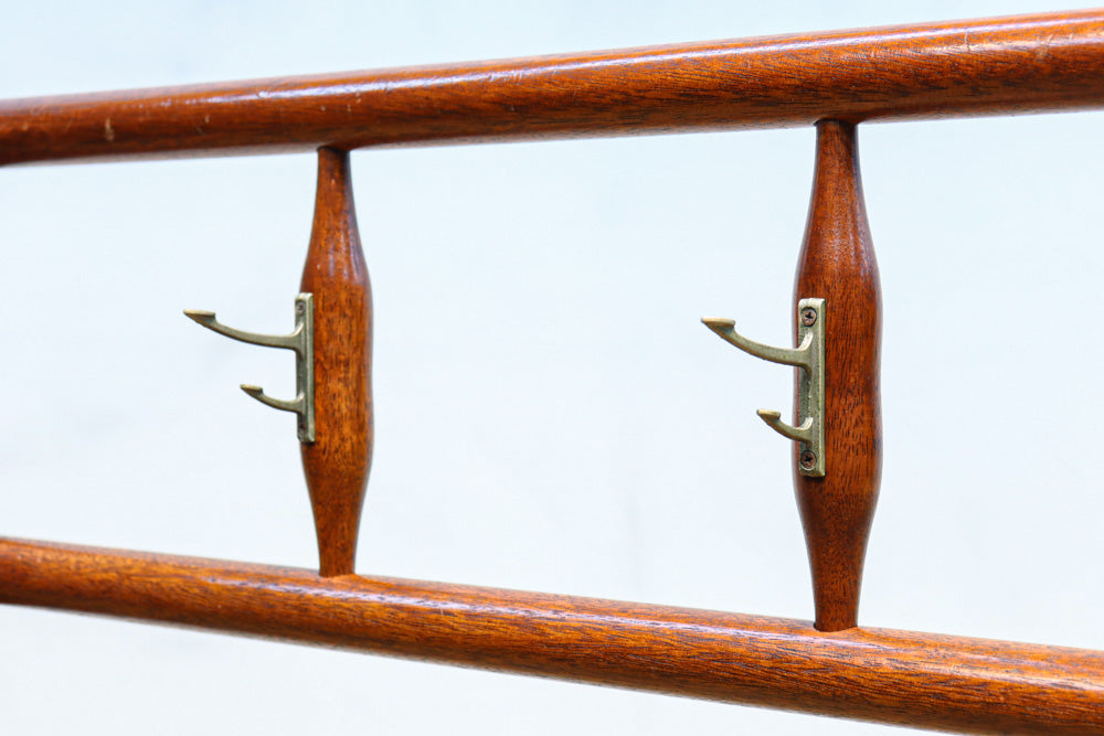 穏やかな色彩で風情溢れるフック付きの衣桁　DC8909