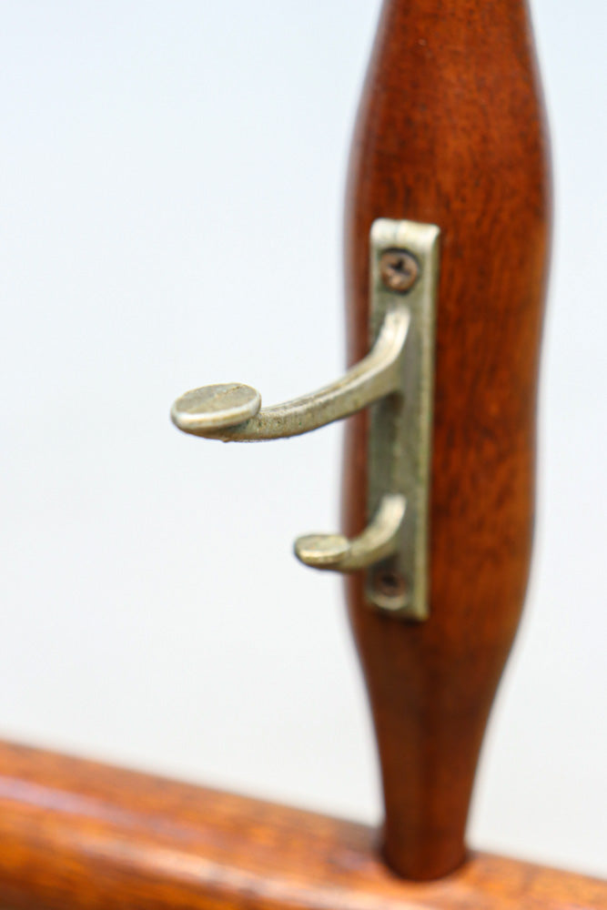 穏やかな色彩で風情溢れるフック付きの衣桁　DC8909