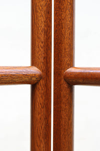 穏やかな色彩で風情溢れるフック付きの衣桁　DC8909