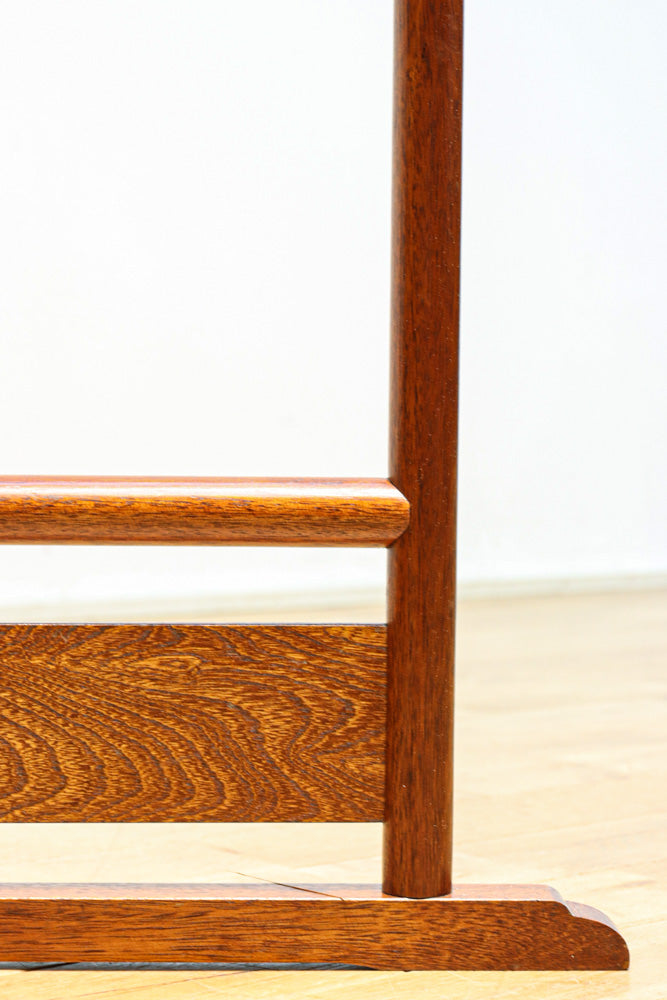 穏やかな色彩で風情溢れるフック付きの衣桁　DC8909