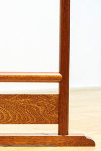 穏やかな色彩で風情溢れるフック付きの衣桁　DC8909