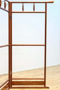 穏やかな色彩で風情溢れるフック付きの衣桁　DC8909