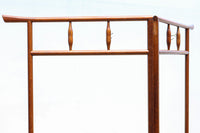 穏やかな色彩で風情溢れるフック付きの衣桁　DC8909