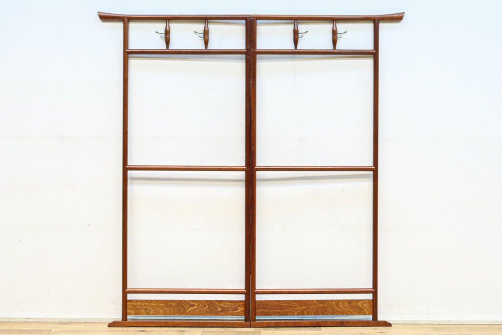 穏やかな色彩で風情溢れるフック付きの衣桁　DC8909