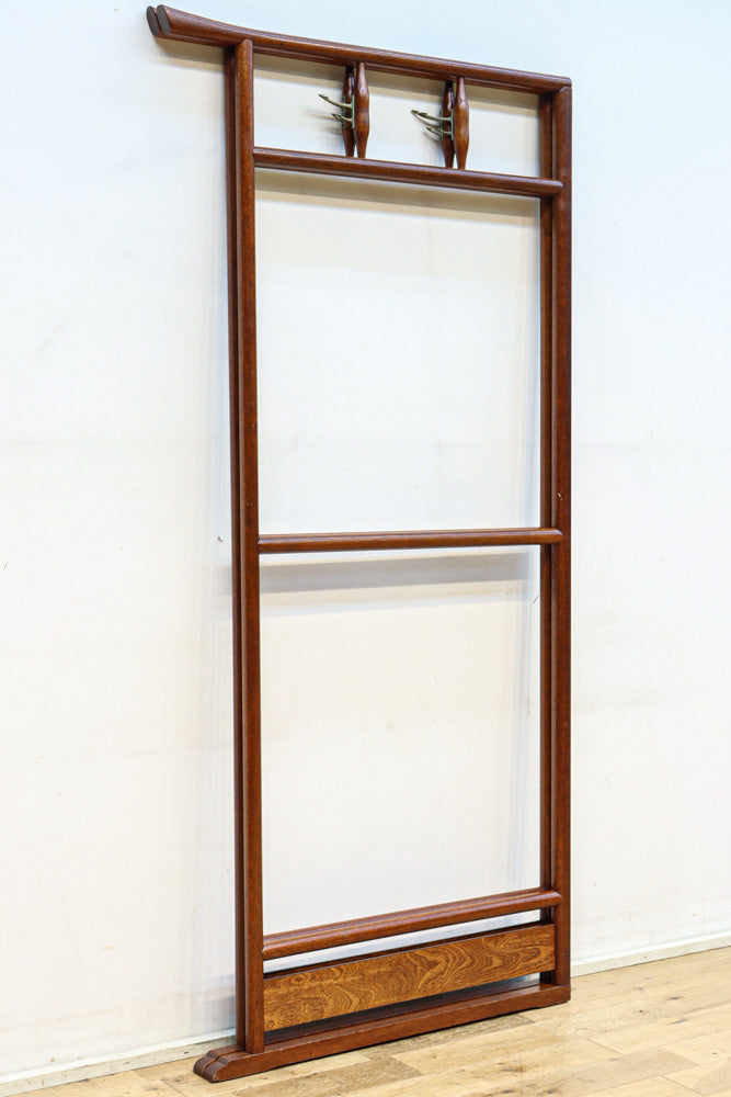 穏やかな色彩で風情溢れるフック付きの衣桁　DC8909