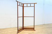 穏やかな色彩で風情溢れるフック付きの衣桁　DC8909