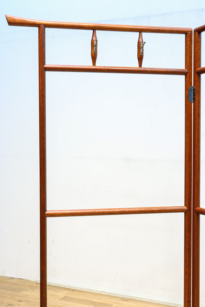 穏やかな色彩で風情溢れるフック付きの衣桁　DC8909