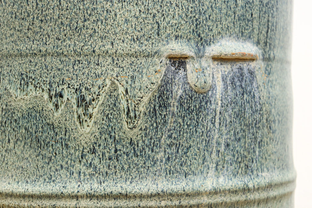 ガーデニングなどの花器にされても素敵な陶器製立ち火鉢　DC8910