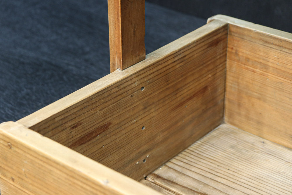 穏やかな杢目で上品な面持ちの炭入れ　DC8914