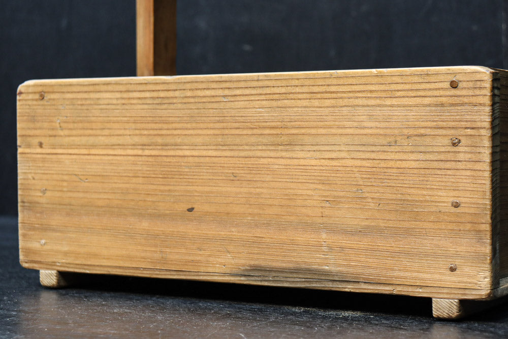 穏やかな杢目で上品な面持ちの炭入れ　DC8914