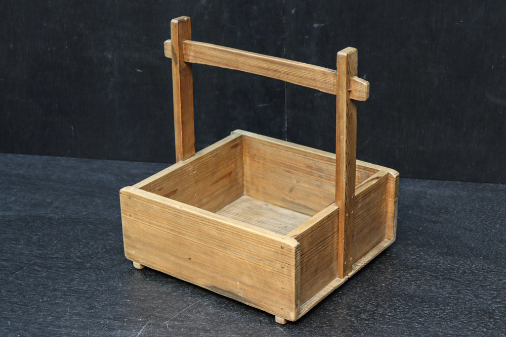 穏やかな杢目で上品な面持ちの炭入れ　DC8914