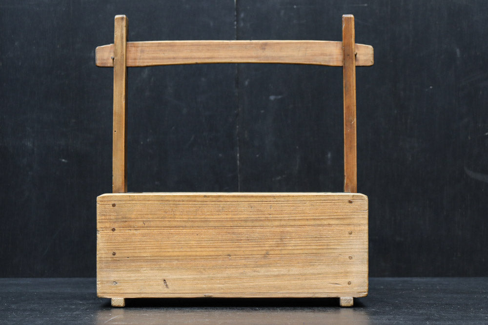 穏やかな杢目で上品な面持ちの炭入れ　DC8914