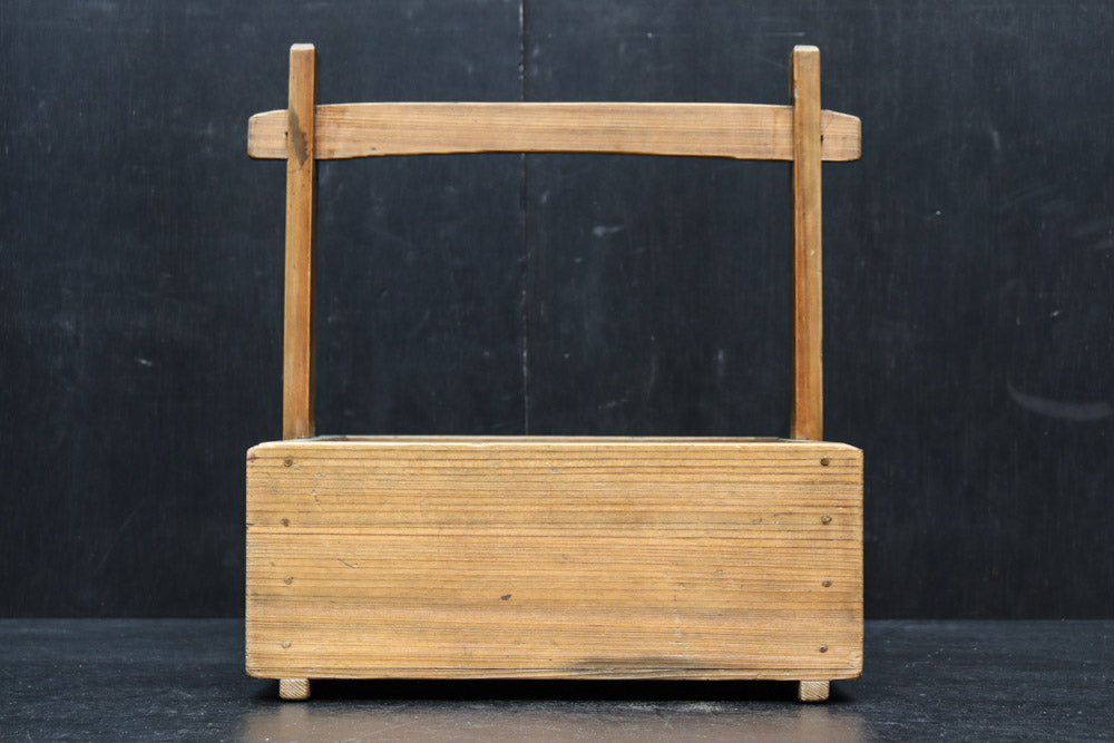 穏やかな杢目で上品な面持ちの炭入れ　DC8914