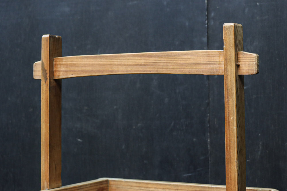 穏やかな杢目で上品な面持ちの炭入れ　DC8914