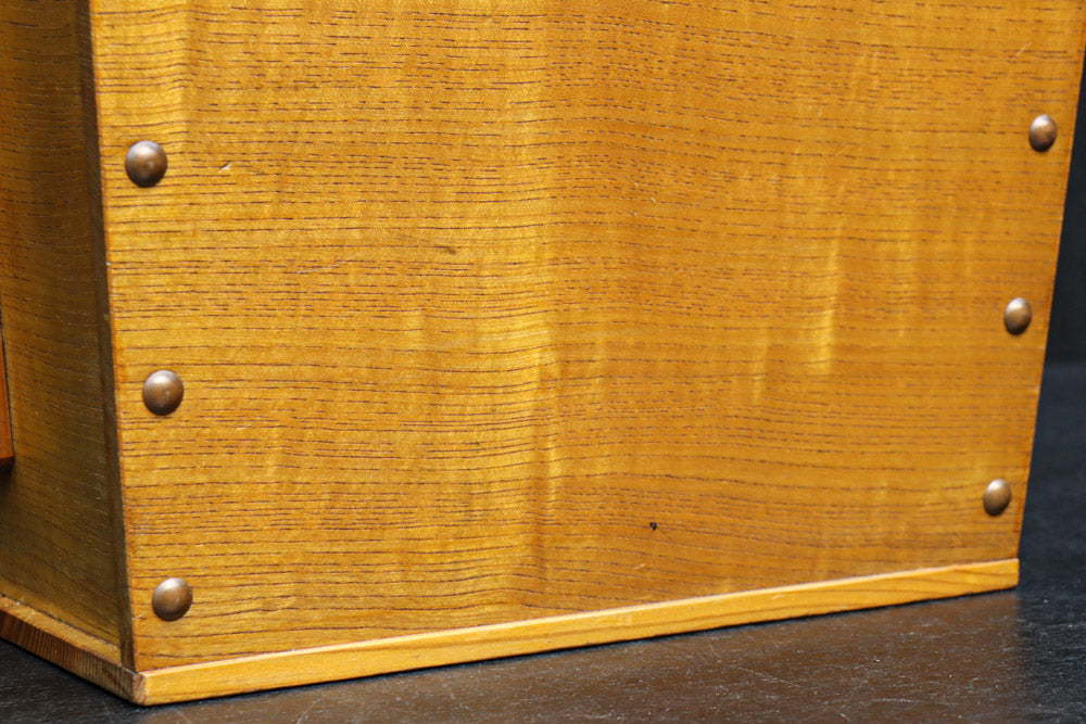 温かみのある木地色の持ち手付き炭入れ　DC8915