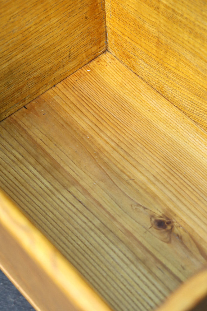 温かみのある木地色の持ち手付き炭入れ　DC8915