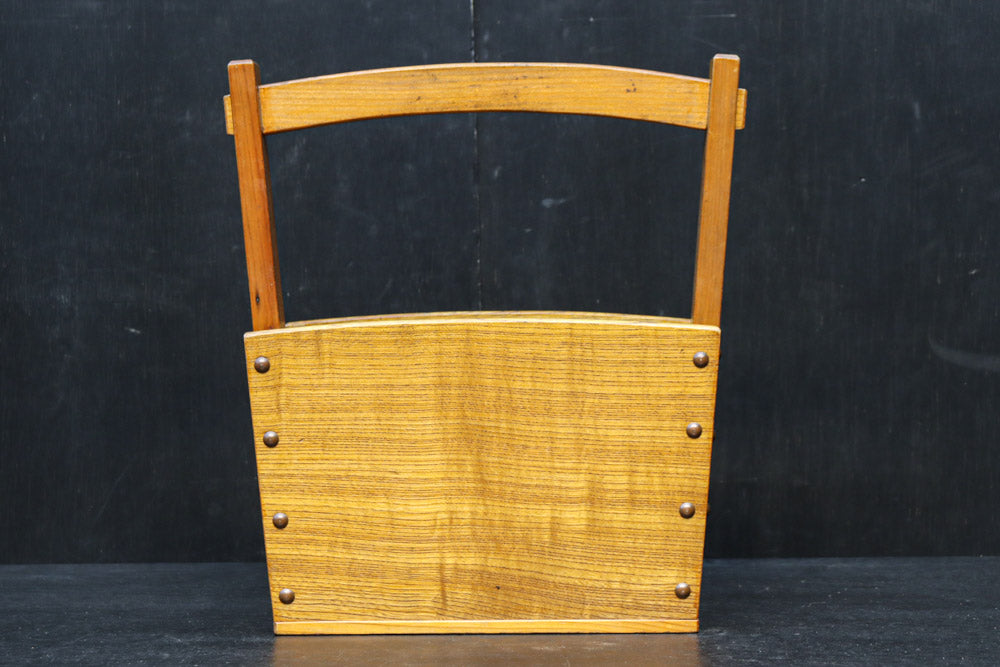 温かみのある木地色の持ち手付き炭入れ　DC8915