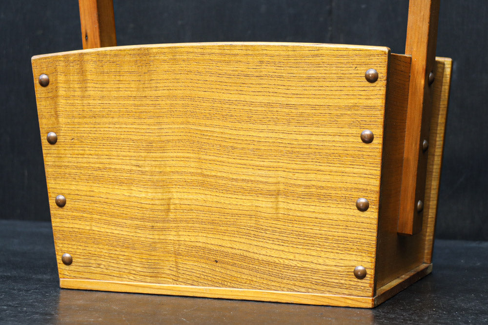 温かみのある木地色の持ち手付き炭入れ　DC8915