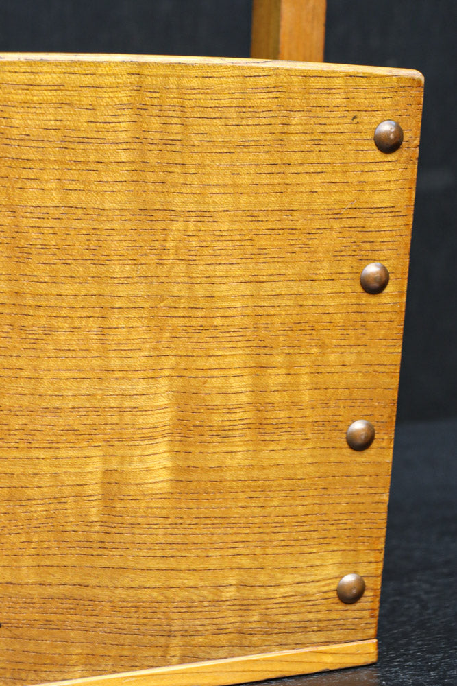 温かみのある木地色の持ち手付き炭入れ　DC8915