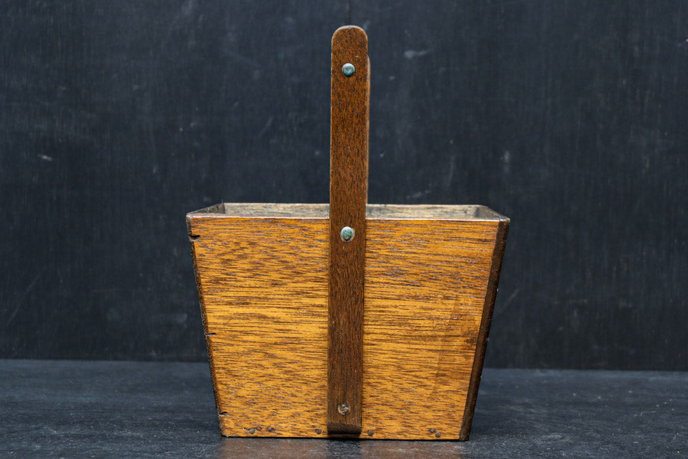 味わい深い風合いの持ち手付き炭入れ　DC8916