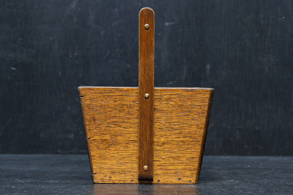 味わい深い風合いの持ち手付き炭入れ　DC8916