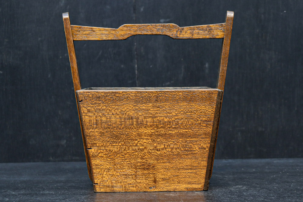 味わい深い風合いの持ち手付き炭入れ　DC8916