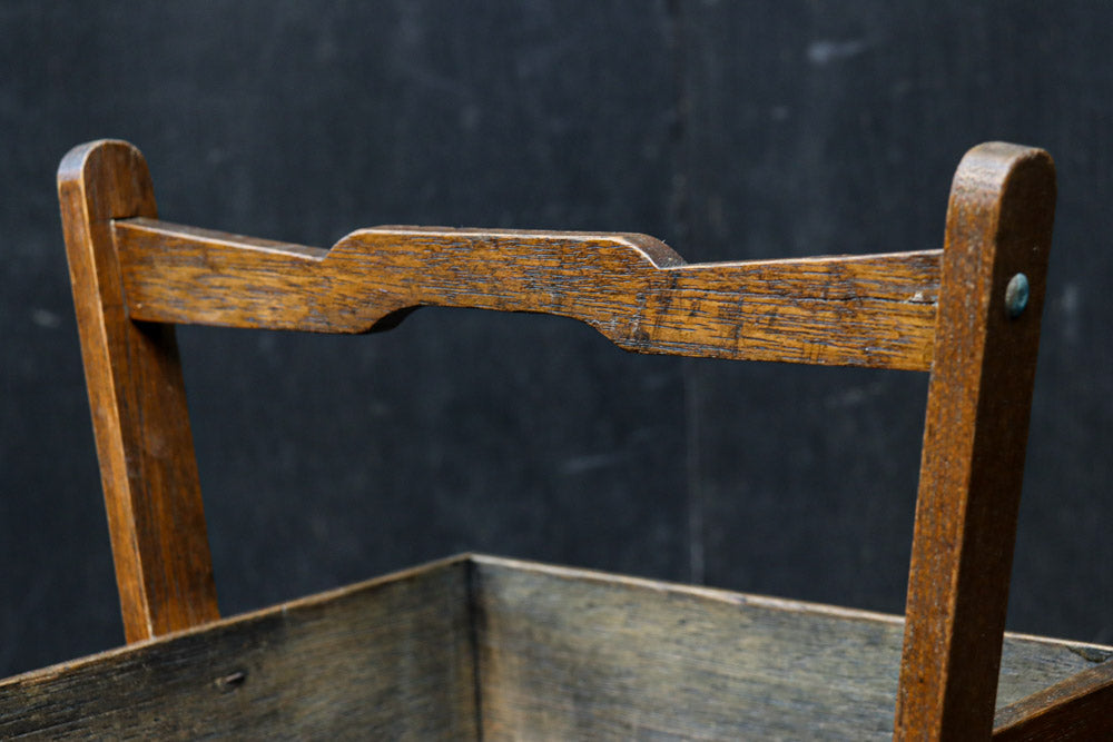 味わい深い風合いの持ち手付き炭入れ　DC8916